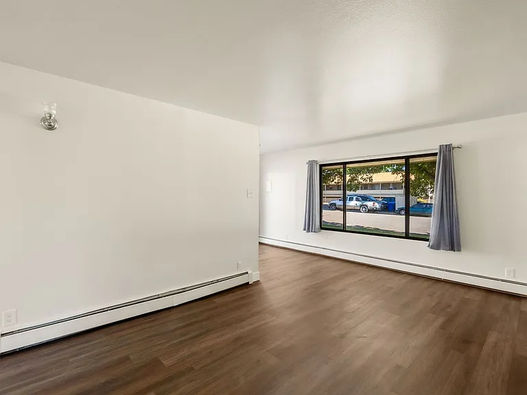1506 E 16th St — Photo 5