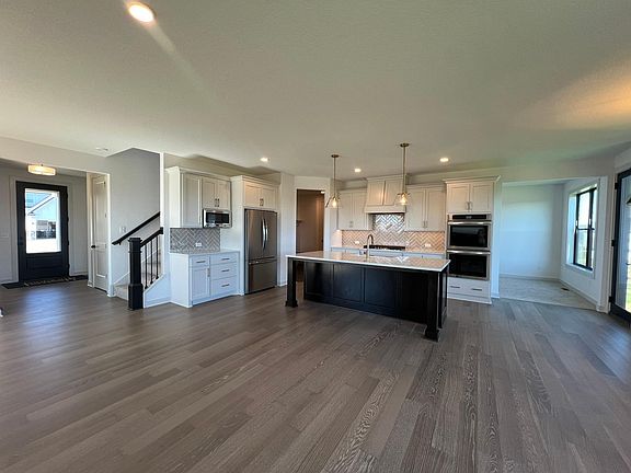 4th image of 11088 N Kingsview Ln N