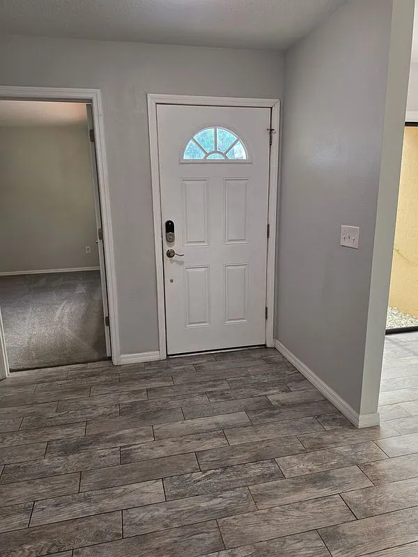 3 bed, 2.0 bath, 1502 sqft, $2,300 — Photo 2