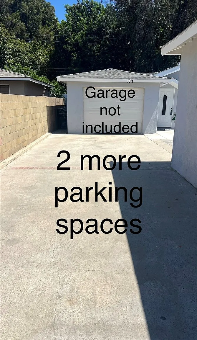 3 bed, 900 sqft, $3,400 — Photo 2