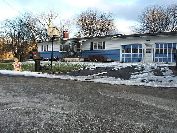 2nd image of 31 Carlo Dr