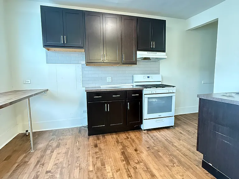 2053 N Sawyer Ave #2 — Photo 3