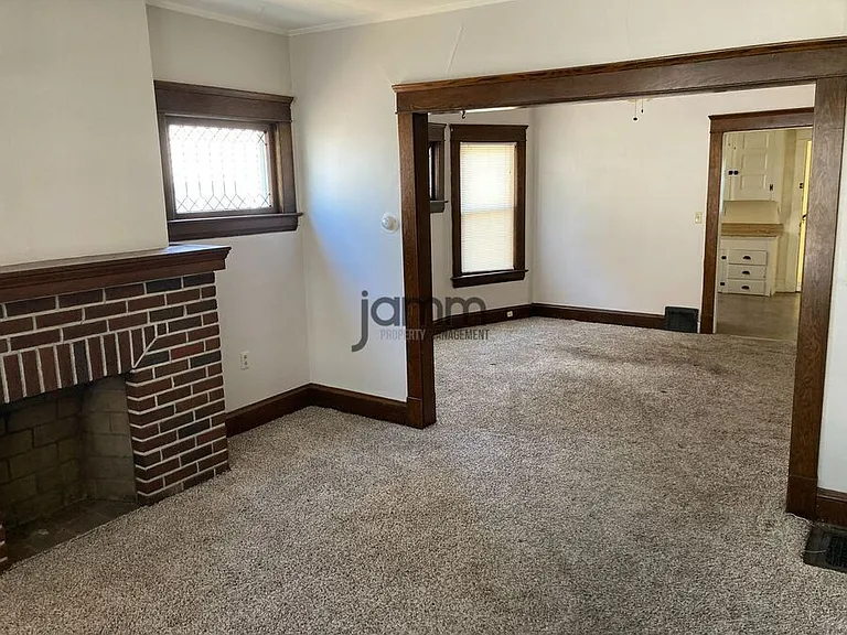 1285 W 105th St #1285 W 105TH ST LOWE — Photo 6