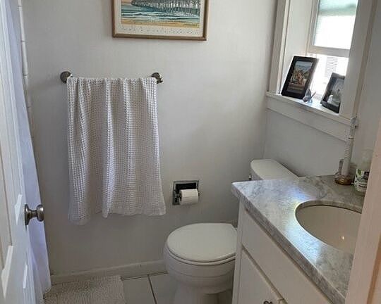 4th image of 22860 Pacific Coast Hwy APT 202