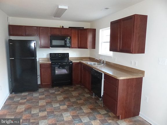 3rd image of 110 Johnstown Ln
