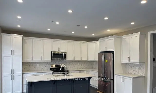 42 Milt Schmidt St — Photo 10