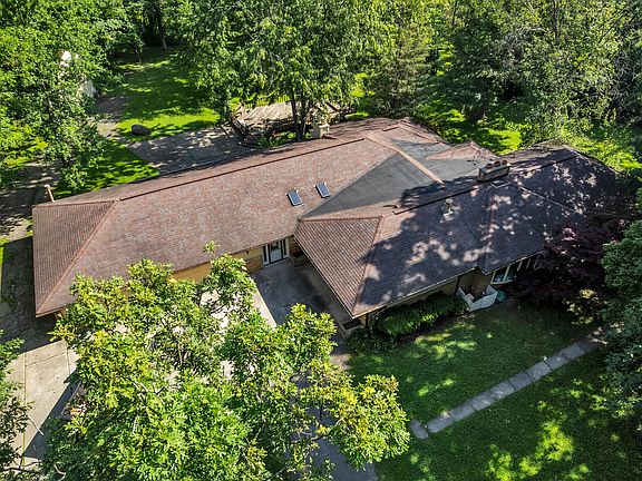 3rd image of 8751 Warren Rd