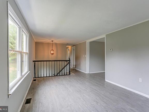 3rd image of 2162 Oakwood Dr