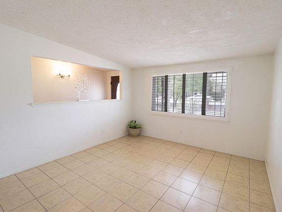 4th image of 308 Egret Way