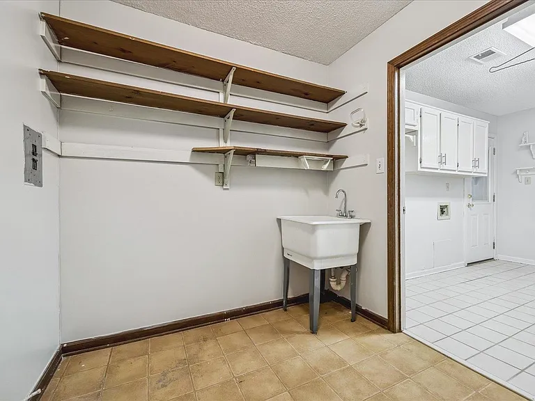 8428 Bazemore Rd — Photo 19