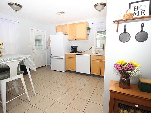5th image of 1323 Princeton Ct