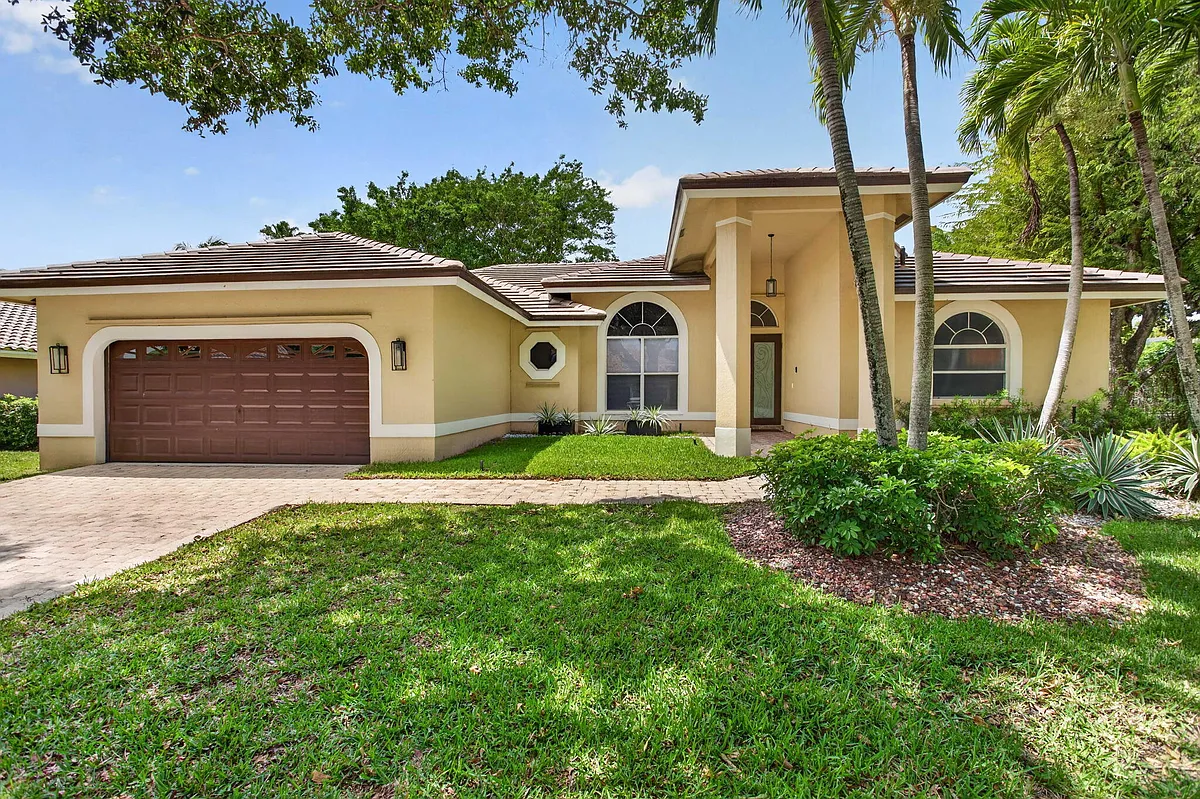 Photo 2 of 40 - 7235 NW 63rd Ter - Parkland, FL Building Photo - 7235 NW 63rd Ter