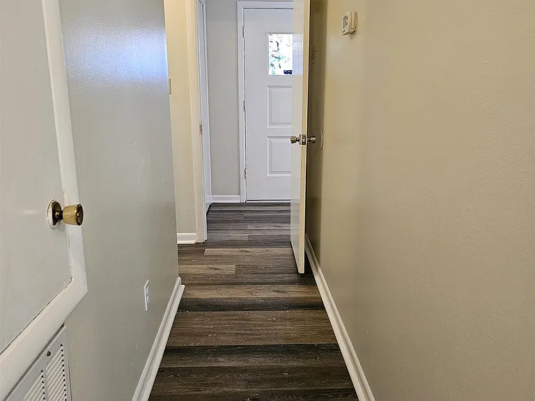 550 E Bradford Rd — Photo 19