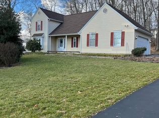 6 Boulder Dr, Sellersville, PA 18960