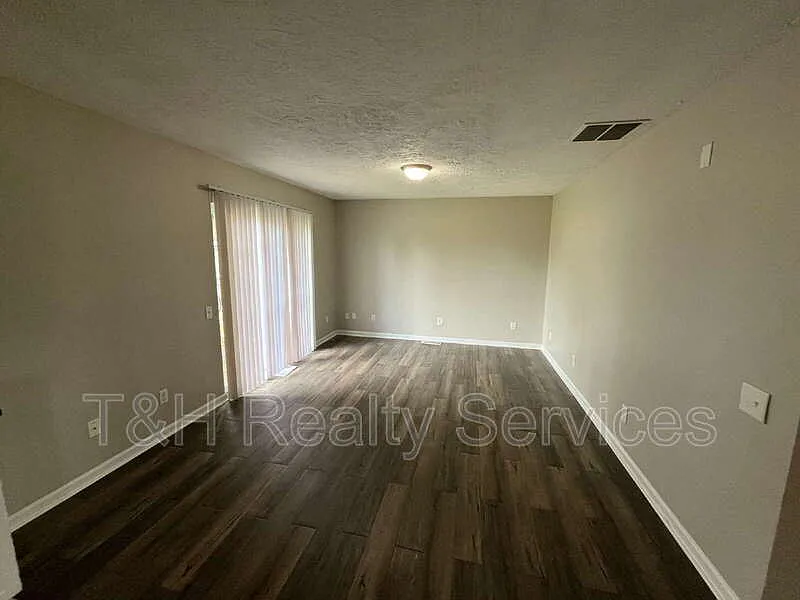 4 bed, 2.0 bath, 1741 sqft, $1,550 — Photo 3