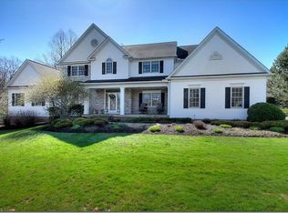 18285 Hearthstone Ln, Chagrin Falls, OH 44023