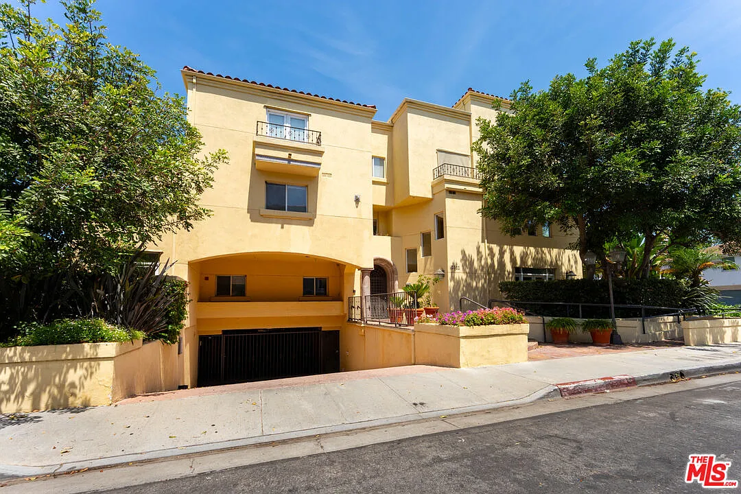 3 bed, 3.0 bath, 1839 sqft, $6,999 — Photo 3