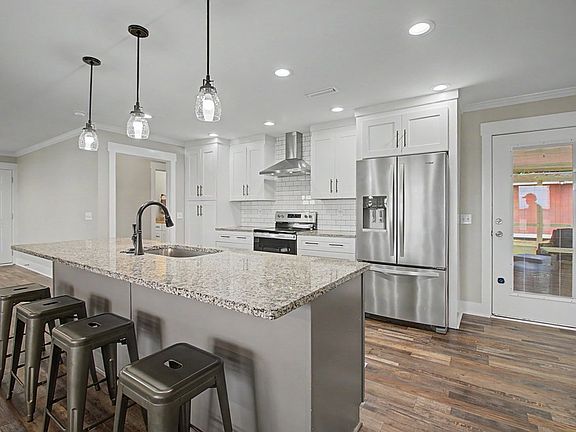5th image of 402 Cable St