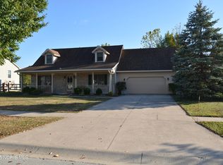 1247 Grassy Ct, Rossford, OH 43460
