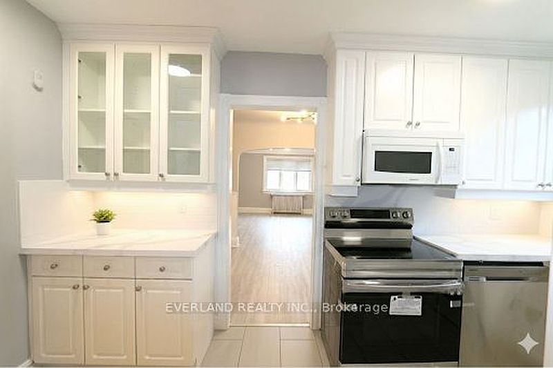 Toronto House for rent - 2 Bedrooms — photo 3