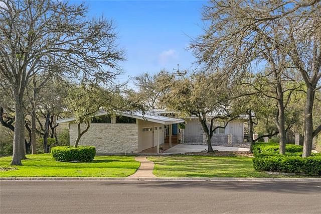 1st image of 214 W Mimosa Cir
