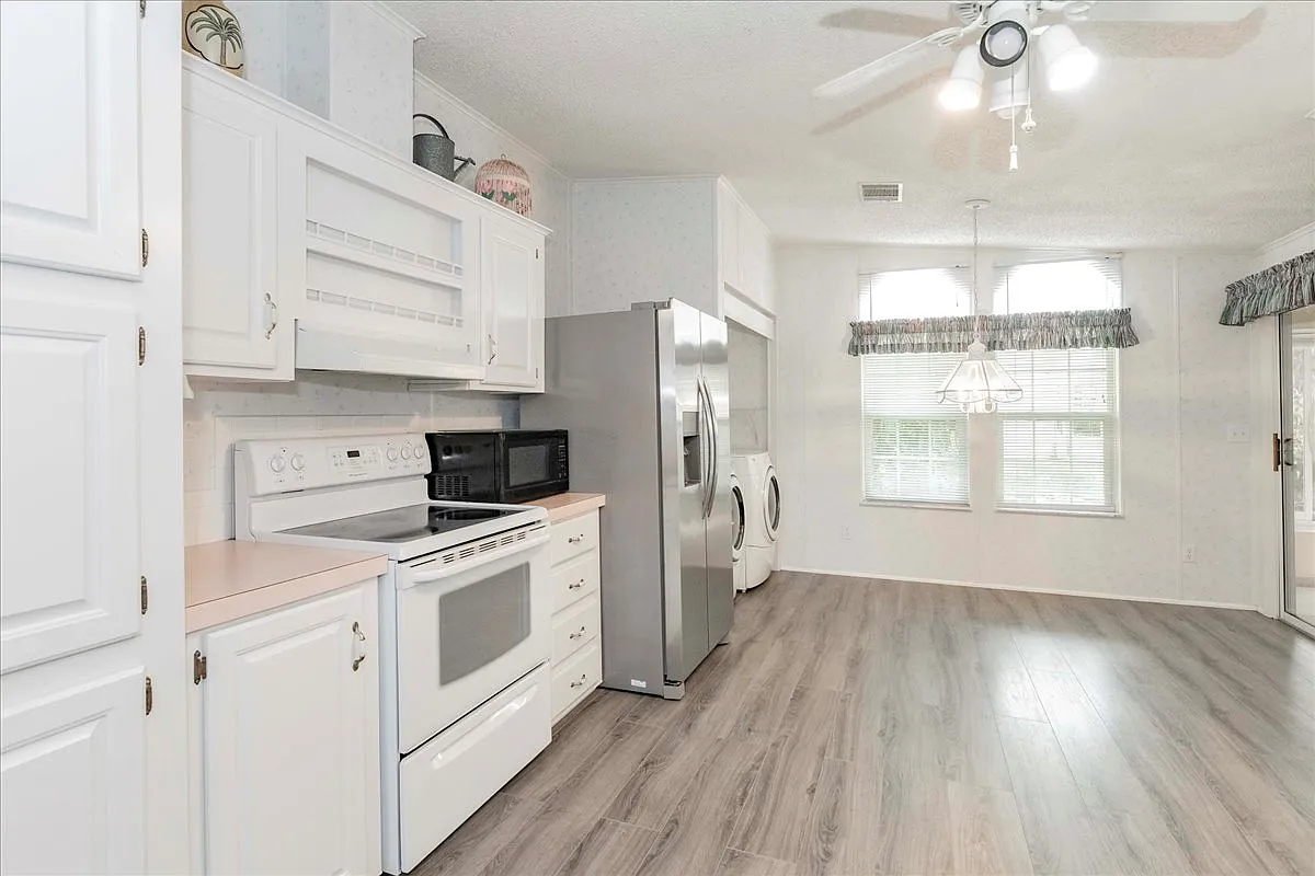 2 bed, 2.0 bath, 1092 sqft, $1,900 — Photo 3