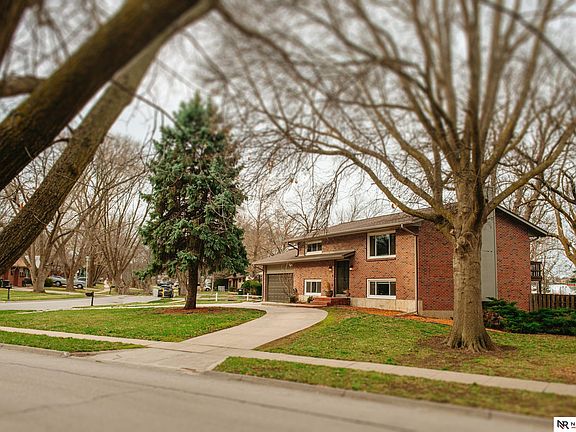 2nd image of 901 Sycamore Dr