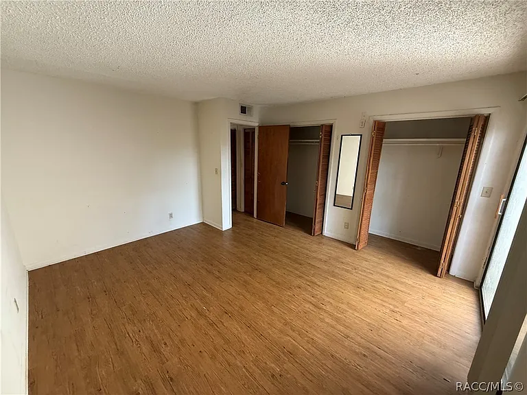 2318 Colby St — Photo 9