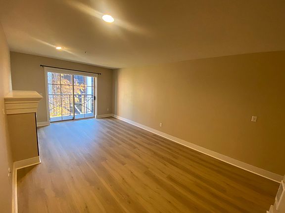 5th image of 123 Queen Anne Ave #411