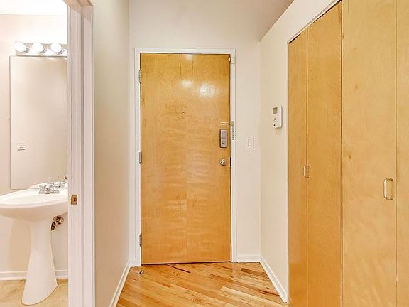 5th image of 2310 S Canal St Unit 217
