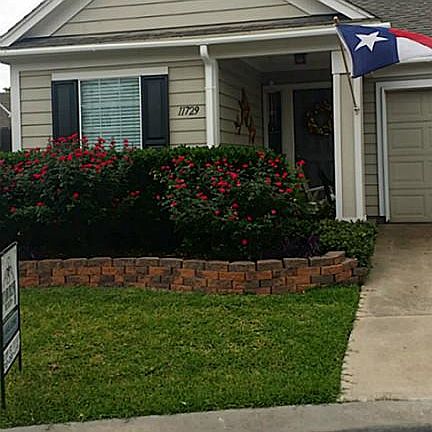 BEAUTIFUL FRONT LANDSCAPING