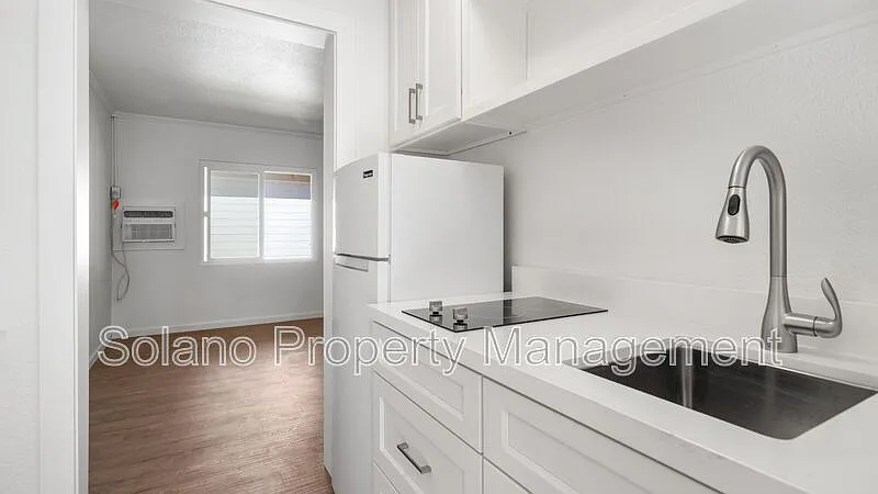Studio, 1.0 bath, 300 sqft, $1,395 — Photo 2