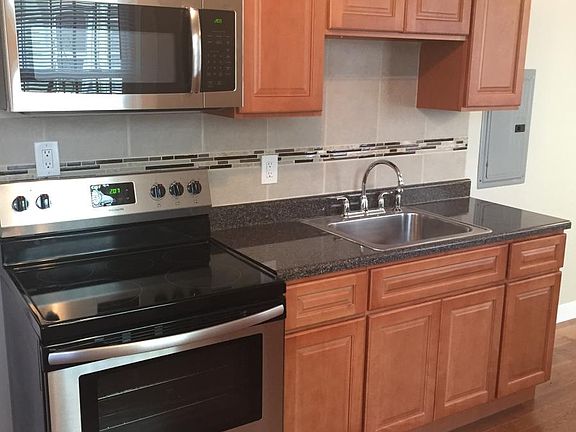 4th image of 32 Vermont Ave #1