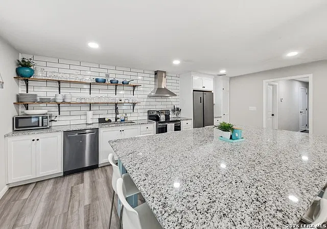 3 bed, 2.0 bath, 3000 sqft, $2,800 — Photo 4