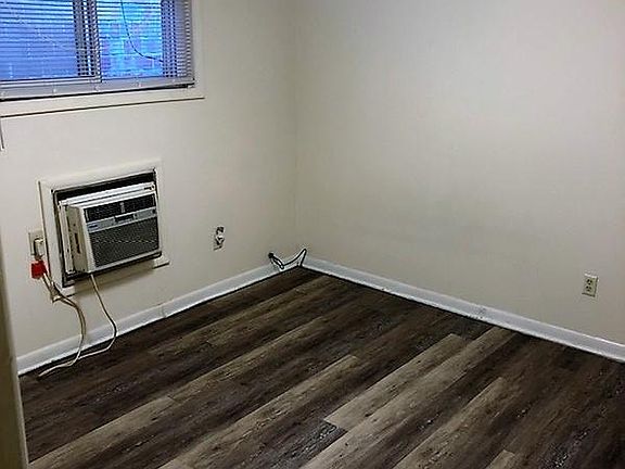 5th image of 3061 Indianola Ave APT E