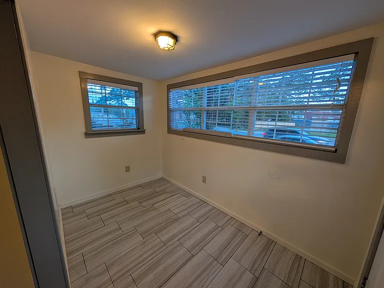 1318 W Huntsville Ave — Photo 8