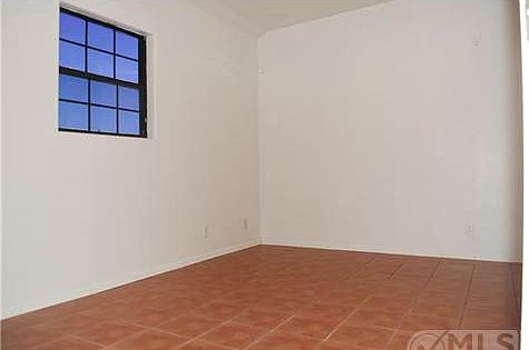5th image of 565 Riverdale St