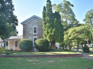 828 E 1st Ave, Monmouth, IL 61462