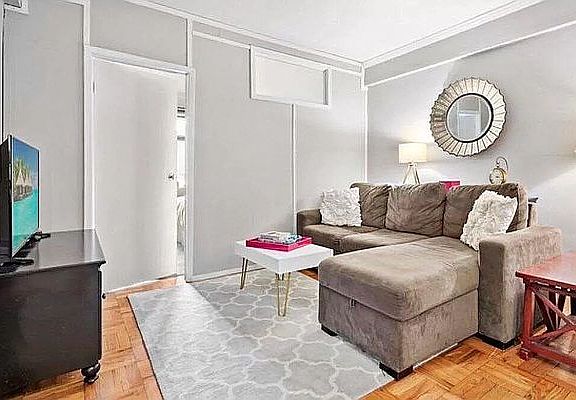 3rd image of 333 E 46th St #Ff16