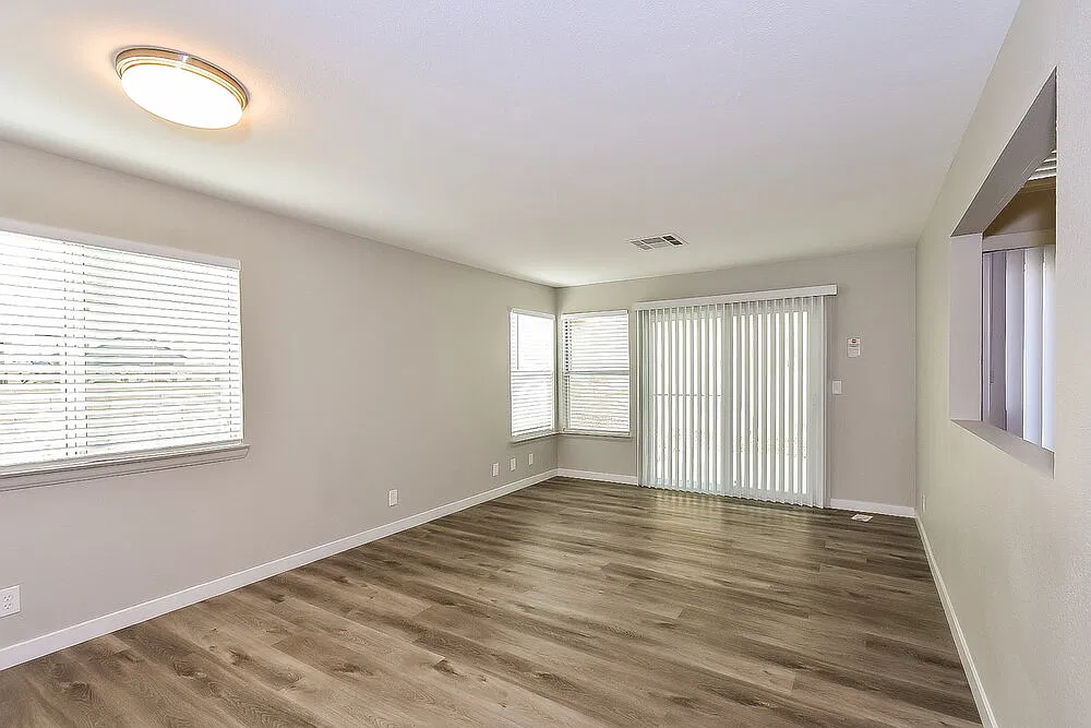 3 bed, 2.5 bath, 1597 sqft, $2,225 — Photo 4
