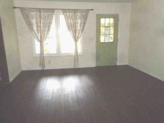 3rd image of 774 Creighton Rd