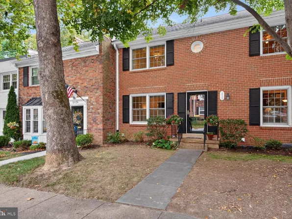 5922 Queenston St, Springfield, VA 22152