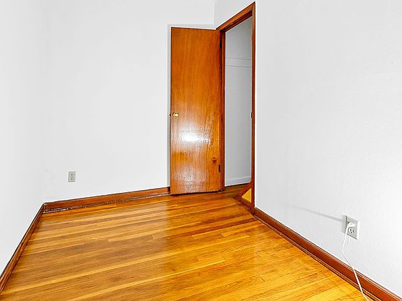 5th image of 10341 Woodhaven Blvd