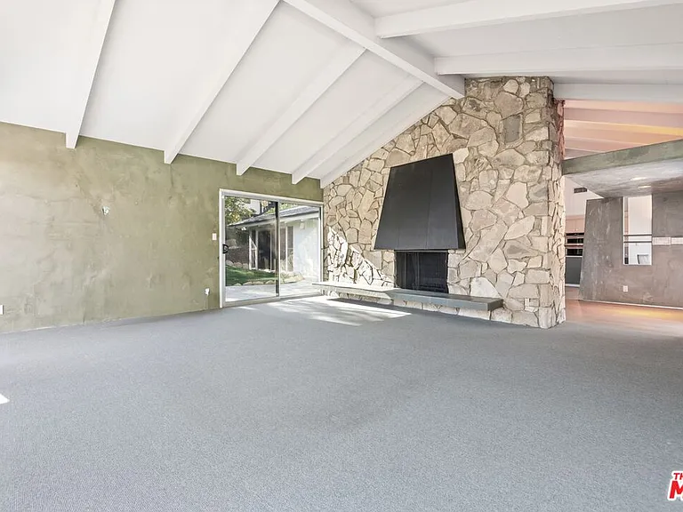1127 Angelo Dr — Photo 12