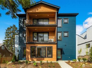 3833 Woodlawn Ave N, Seattle, WA