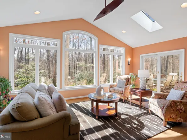 2416 Silver Fox Ln, Reston, VA 20191