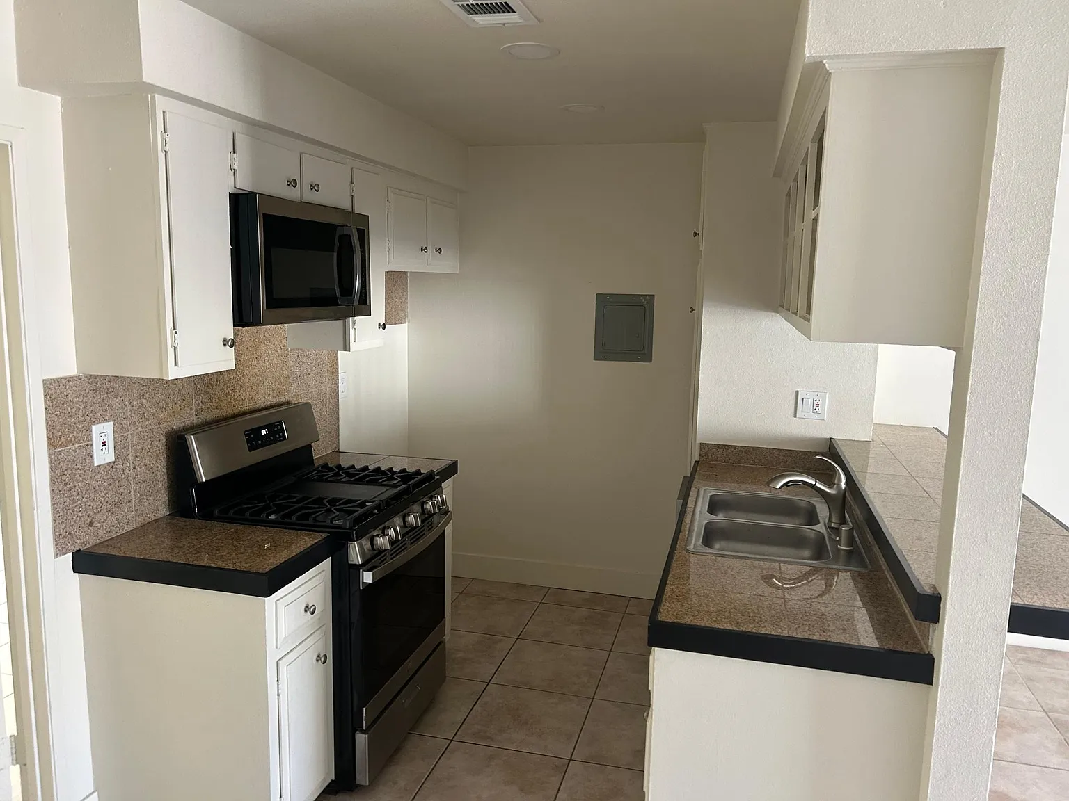 525 S Camino Real — Photo 3