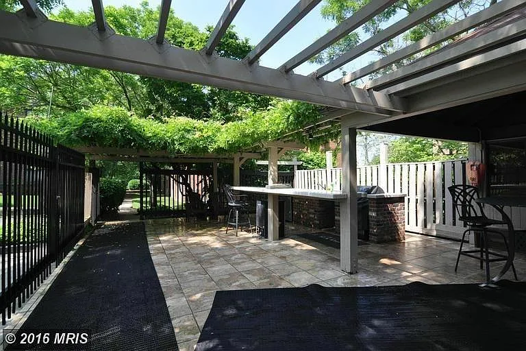 302 Hilltop Ln #F — Photo 26
