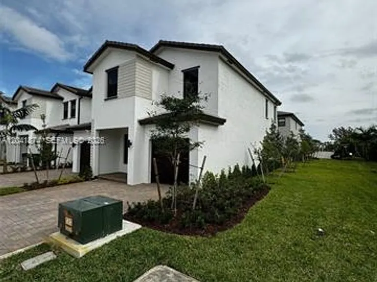 285 SW 159th Ln — Photo 38