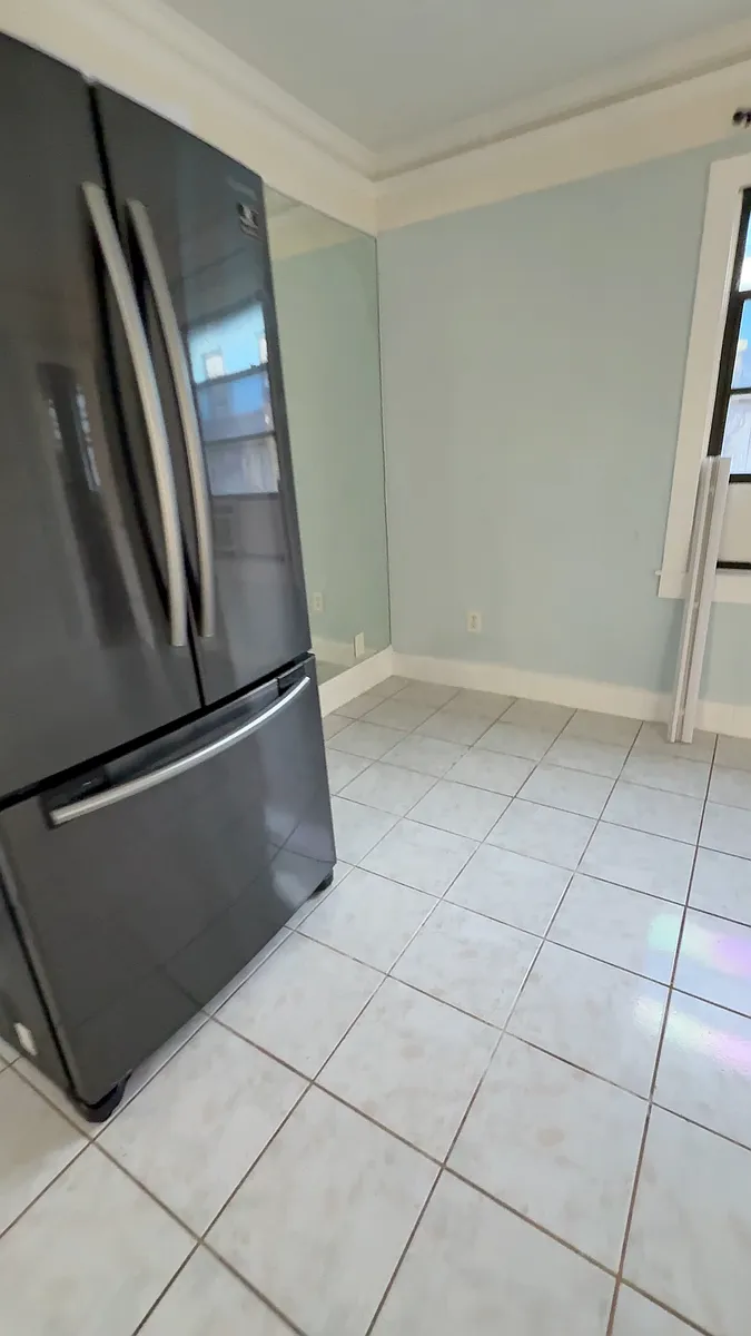 Building Photo - 501 S Ocean Blvd #5